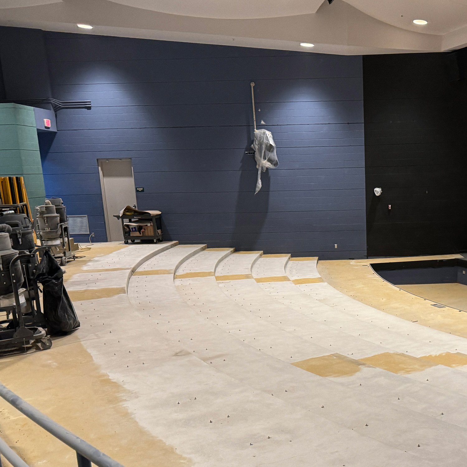 home-theater-floor-mobile